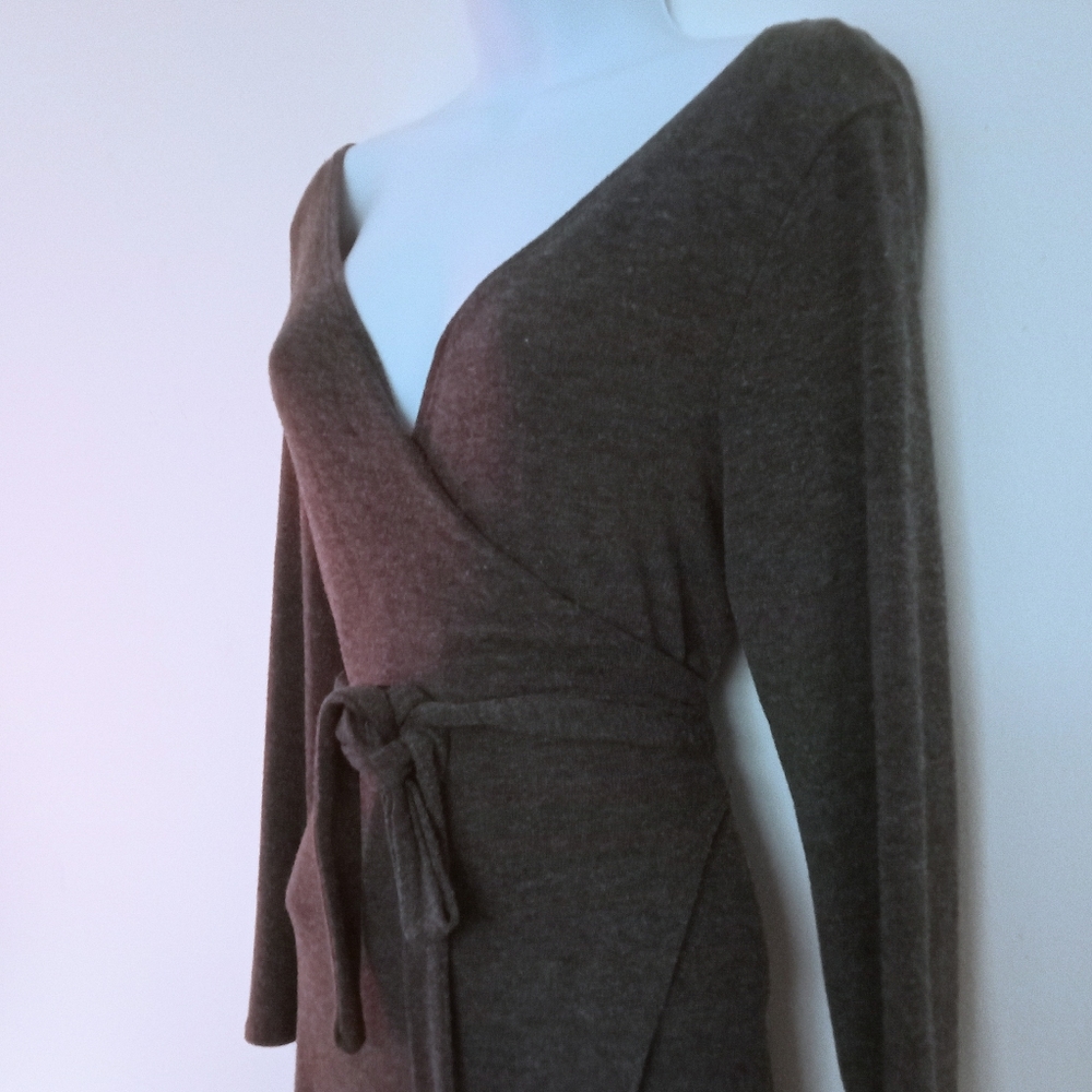 NWT🎁 FREE GIFT IS INCLUDED 🎁 Wrap Dress V- Neck, High Split, Midi - Picture 6 of 13